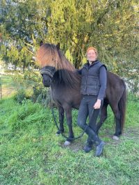 Isi & Tildra ​Happy Horse Owner