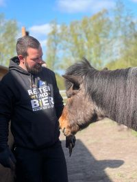Christopher & Bangsi​ Happy Horse Owner
