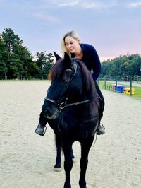 Bianca & Harka Happy Horse Owner